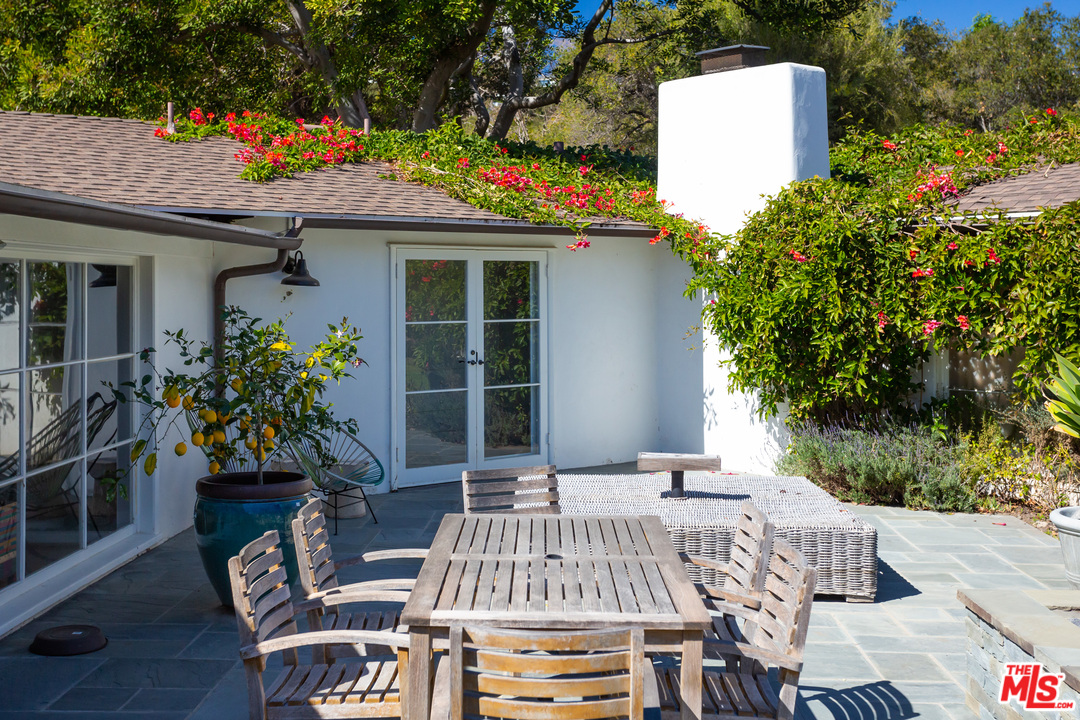 13181 Riviera Ranch Road Los Angeles, CA 90049 - Photo 11 of 28