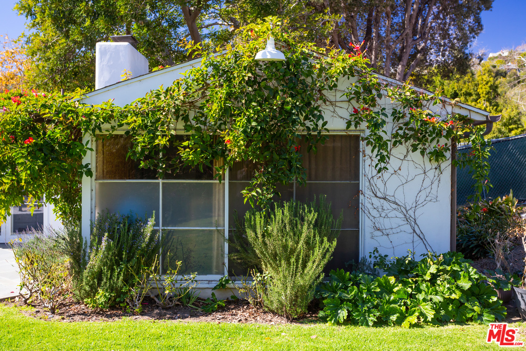 13181 Riviera Ranch Road Los Angeles, CA 90049 - Photo 12 of 28