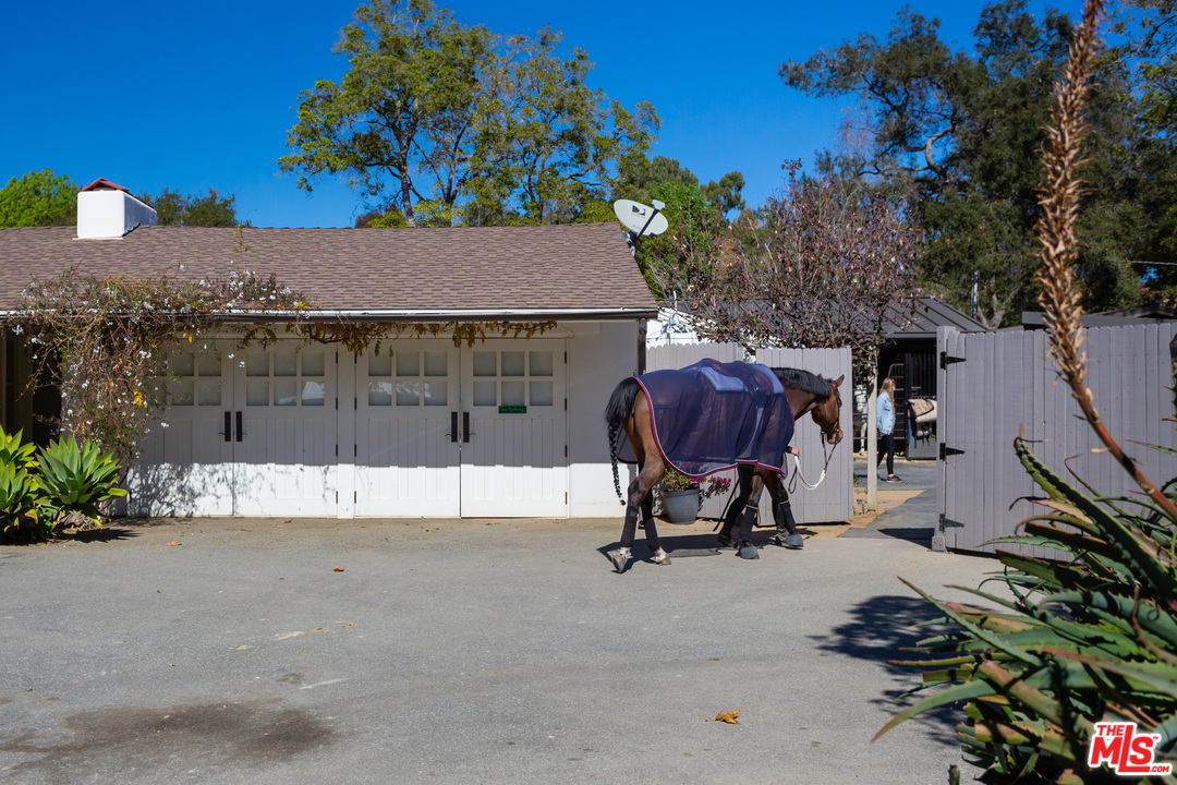 13181 Riviera Ranch Road Los Angeles, CA 90049 - Photo 15 of 28