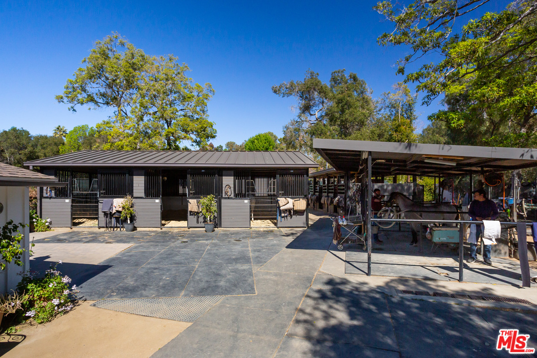 13181 Riviera Ranch Road Los Angeles, CA 90049 - Photo 18 of 28