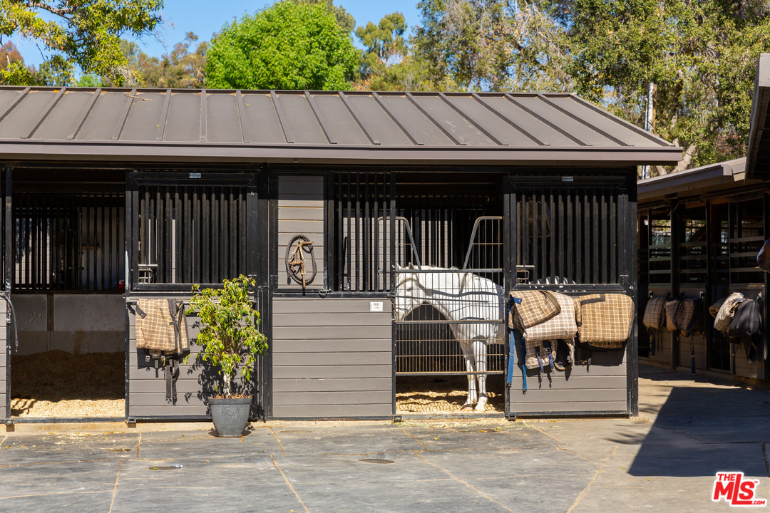 13181 Riviera Ranch Road Los Angeles, CA 90049 - Photo 20 of 28