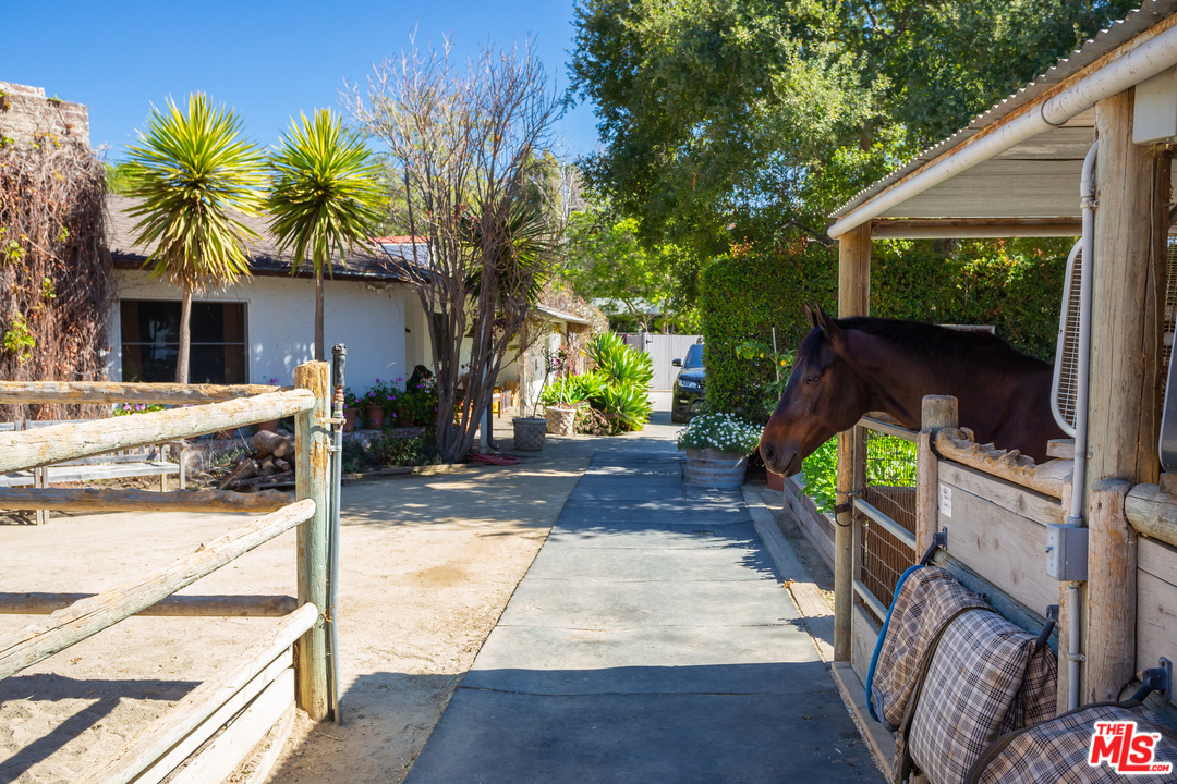 13181 Riviera Ranch Road Los Angeles, CA 90049 - Photo 24 of 28