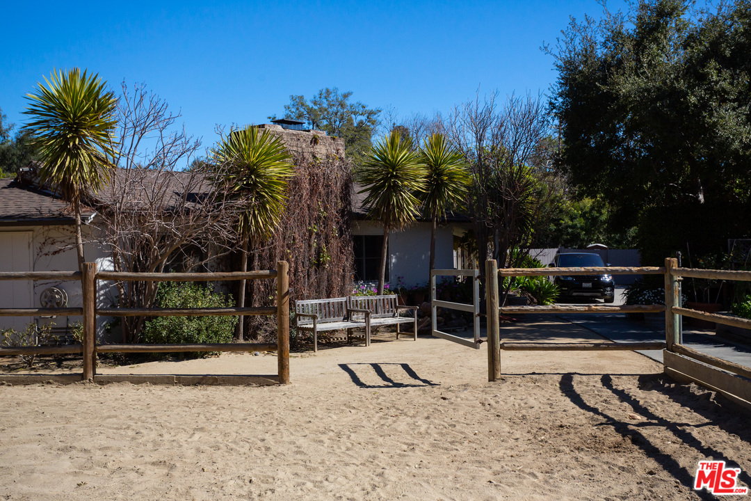 13181 Riviera Ranch Road Los Angeles, CA 90049 - Photo 25 of 28