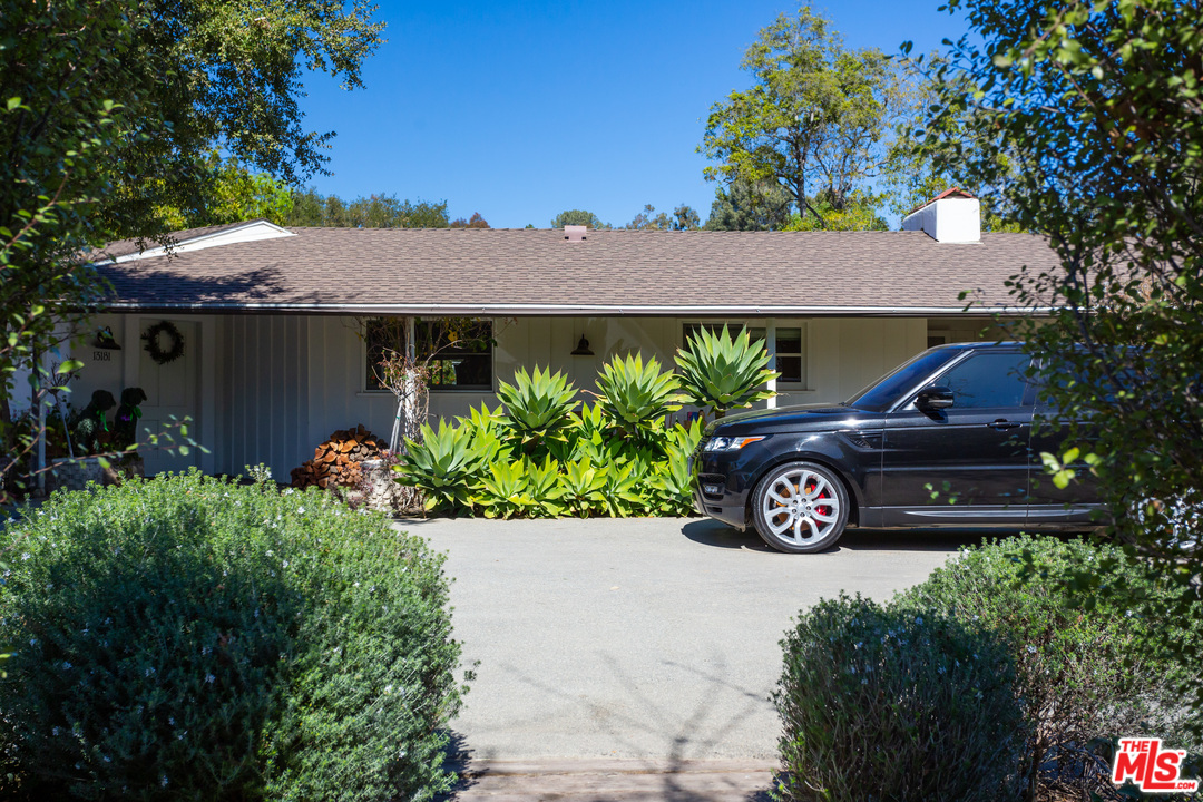 13181 Riviera Ranch Road Los Angeles, CA 90049 - Photo 4 of 28