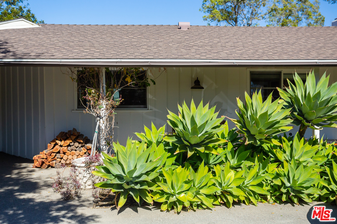 13181 Riviera Ranch Road Los Angeles, CA 90049 - Photo 5 of 28