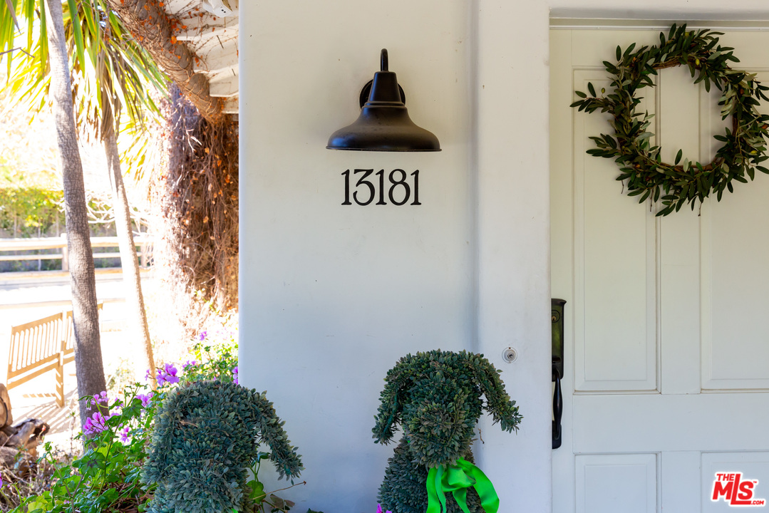 13181 Riviera Ranch Road Los Angeles, CA 90049 - Photo 7 of 28