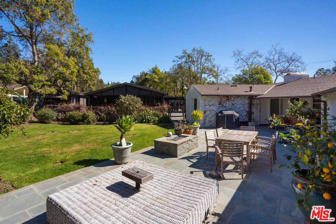 13181 Riviera Ranch Road Los Angeles, CA 90049 - Photo 10 of 28