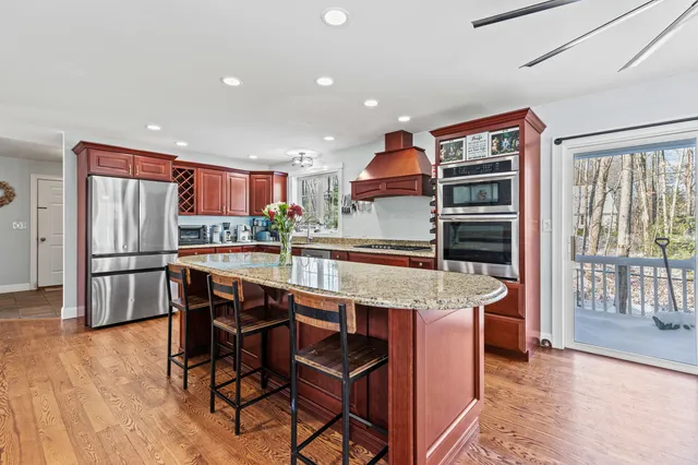 $950,000 | 141 Thompson Road, Kennebunk, ME 04043