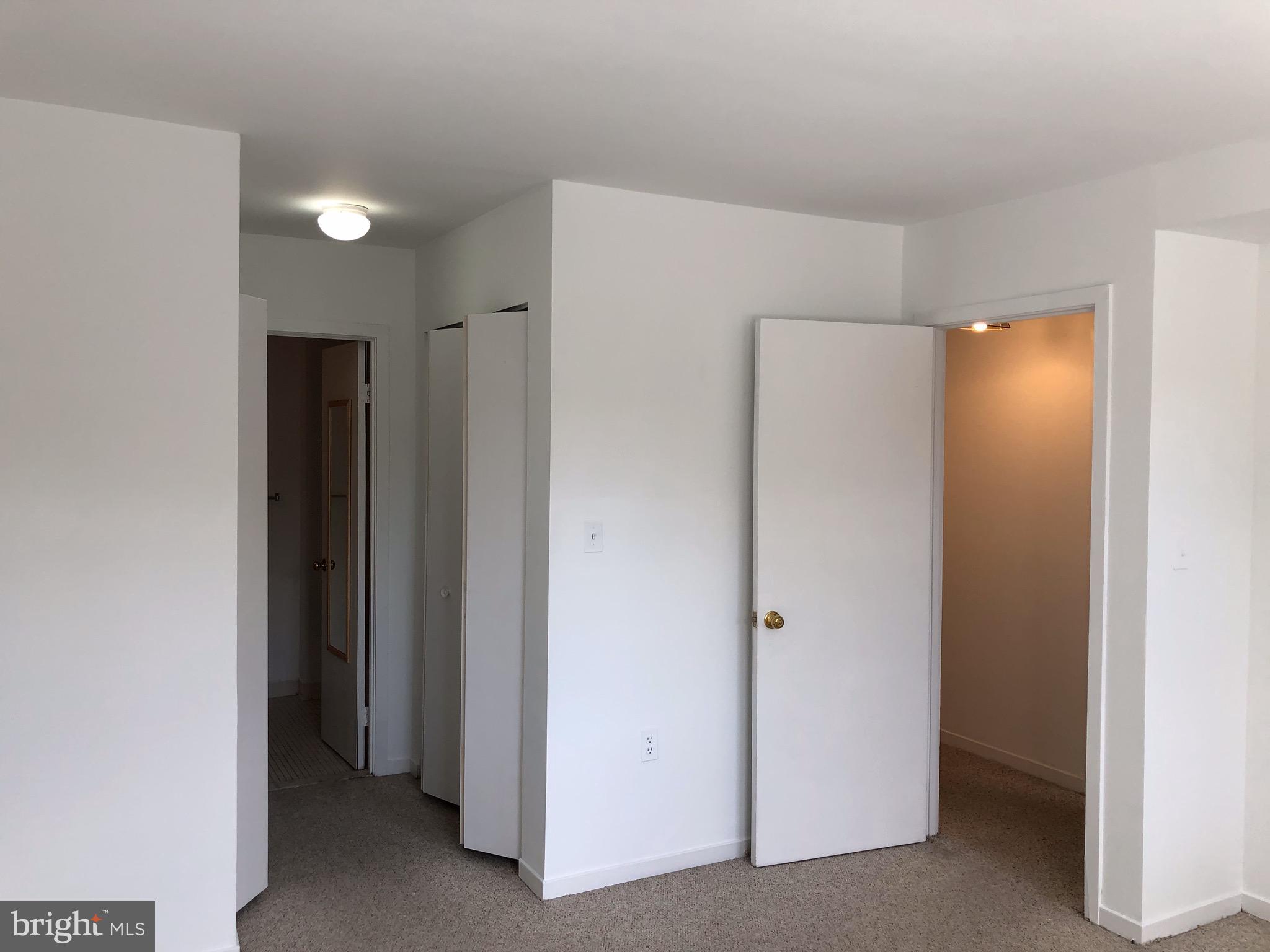 3 West A W Lee, Unit R47 Baltimore, MD 21201 - Photo 11 of 26 Master Bedroom w/ En Suite Bathroom