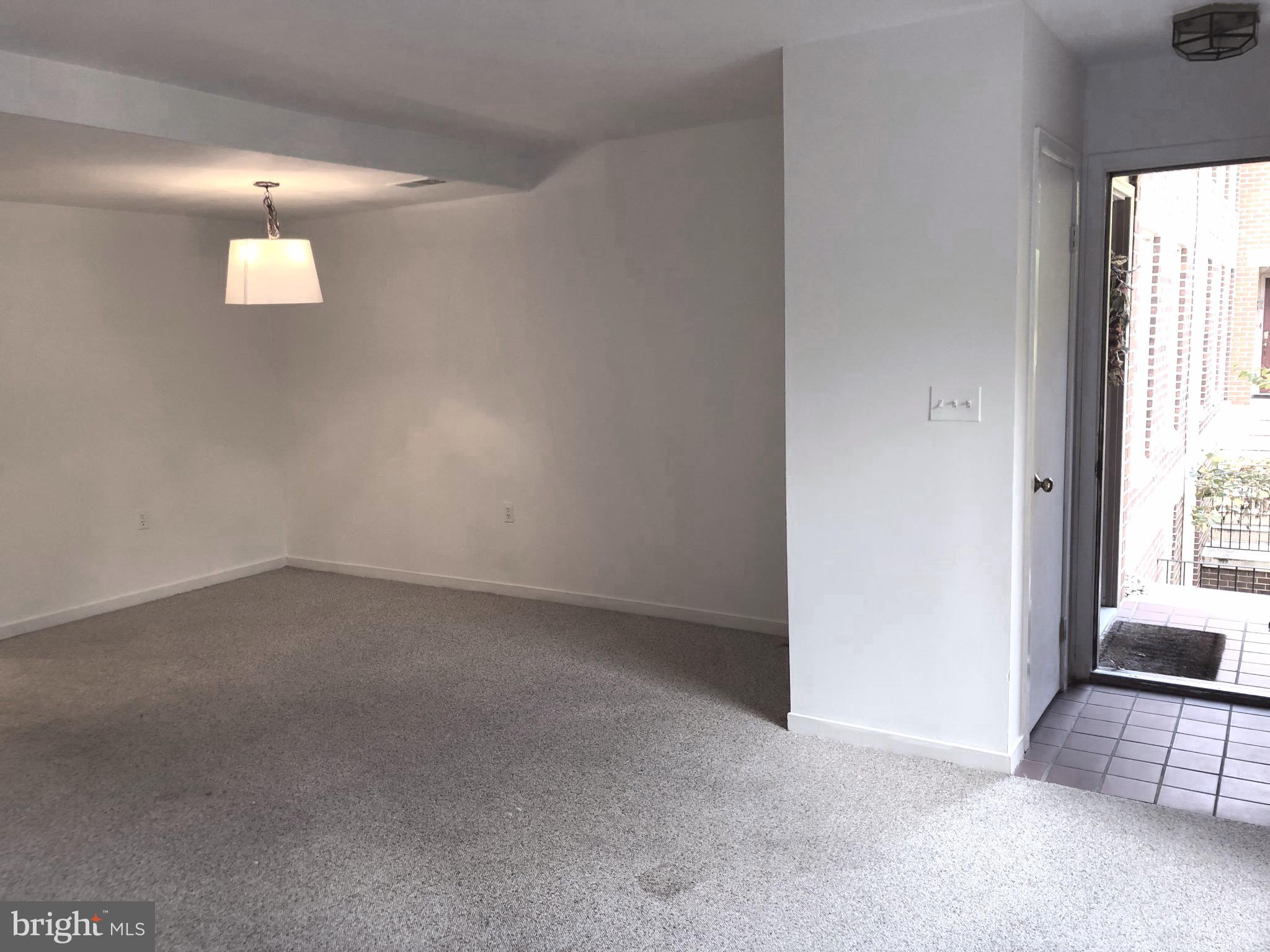 3 West A W Lee, Unit R47 Baltimore, MD 21201 - Photo 7 of 26 Dining space