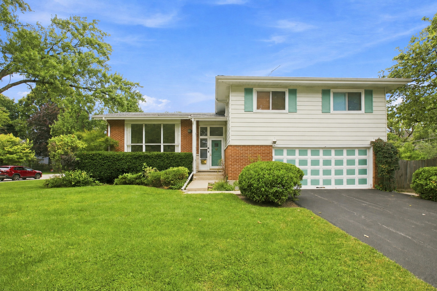 1103 Kenton Road Deerfield, IL 60015 - Photo 1 of 20 Gallery Image 1