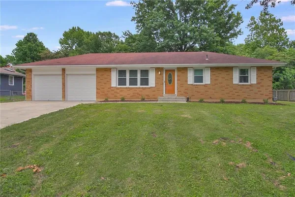 $200,000 | 705 Southwest Maple Lane, Oak Grove, MO 64075
