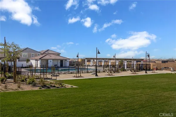 $639,990 | 16539 Stone Pne Lane, Fontana, CA 92336