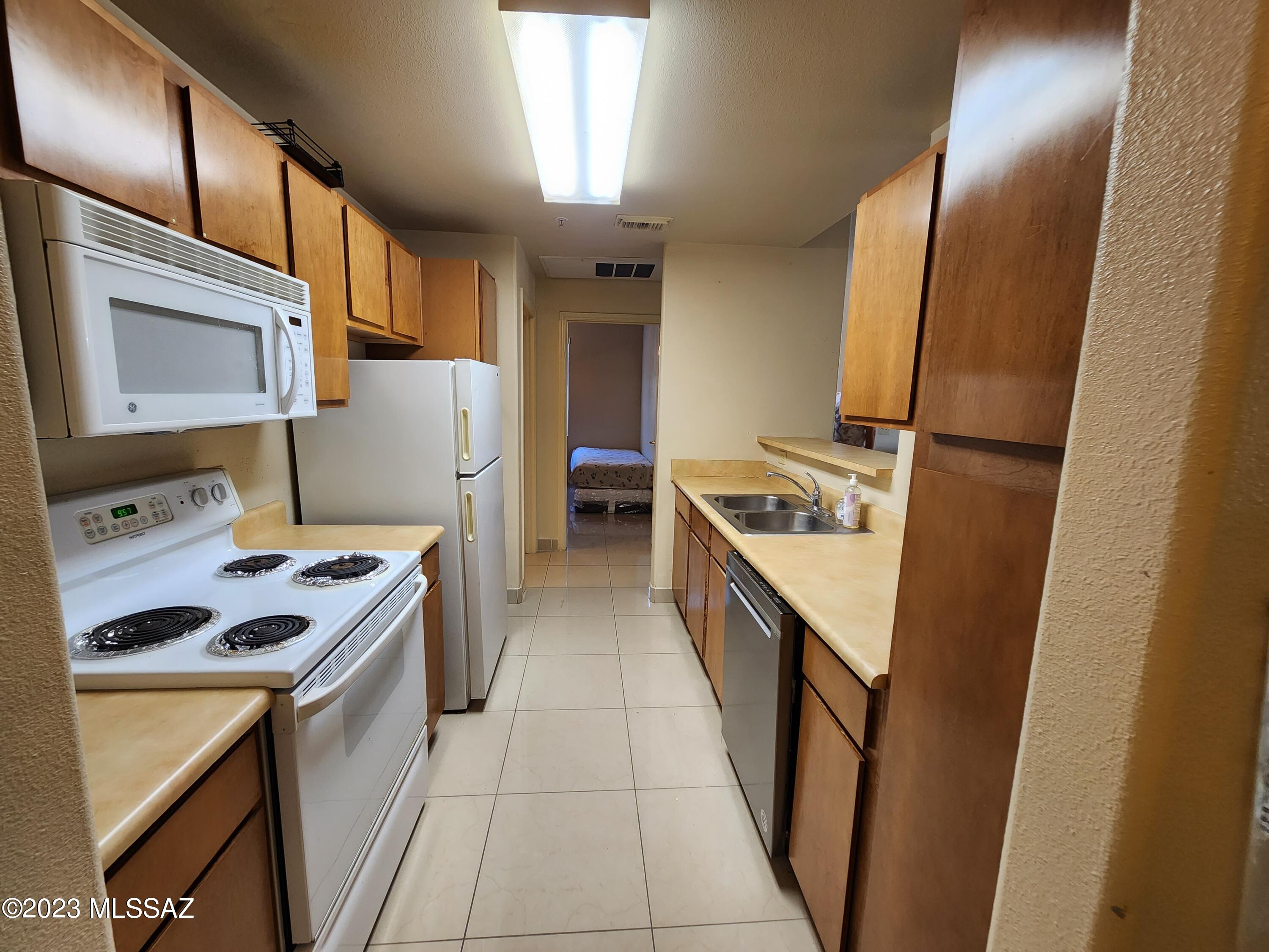 2550 East River Road, Unit 7106 Tucson, AZ 85718 - Photo 7 of 24