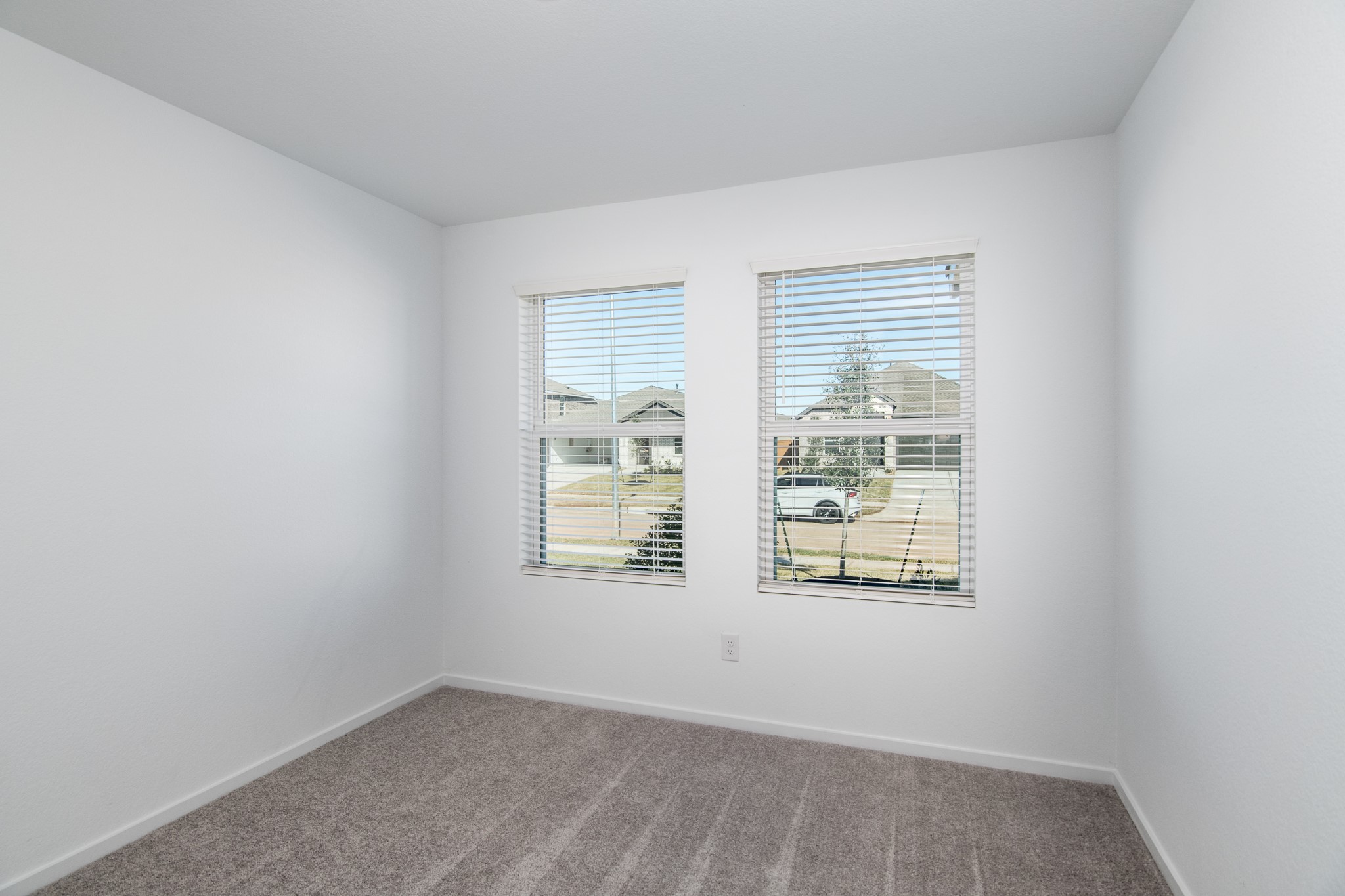 3013 Colusa Rdg Drive Katy, TX 77493 - Photo 12 of 15 an empty room with a window