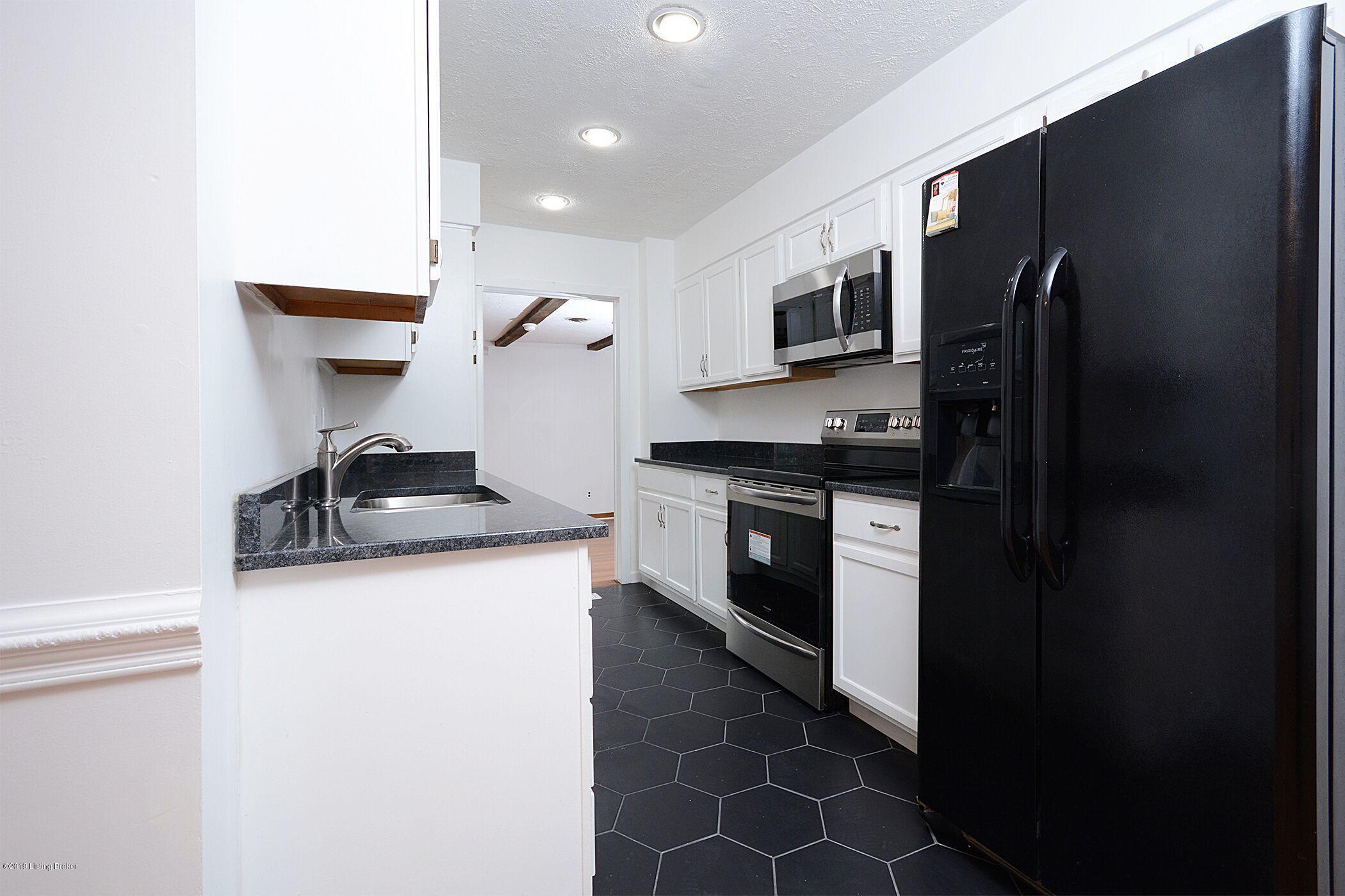 1901 Heaton Road Louisville, KY 40216 - Photo 32 of 36 KITCHEN