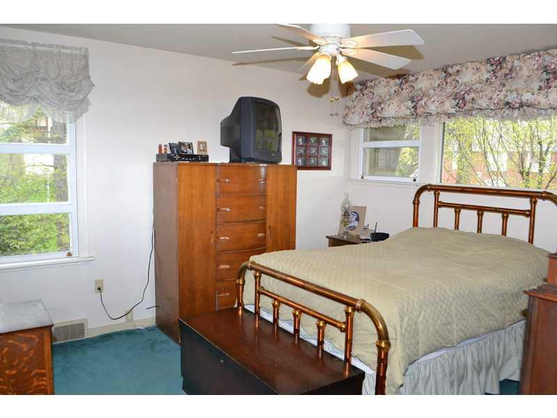 9 Penhurst Road Ben Avon Heights, PA 15202 - Photo 14 of 25 Master Bedroom.
