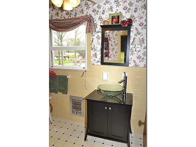 9 Penhurst Road Ben Avon Heights, PA 15202 - Photo 18 of 25 Full Bath.