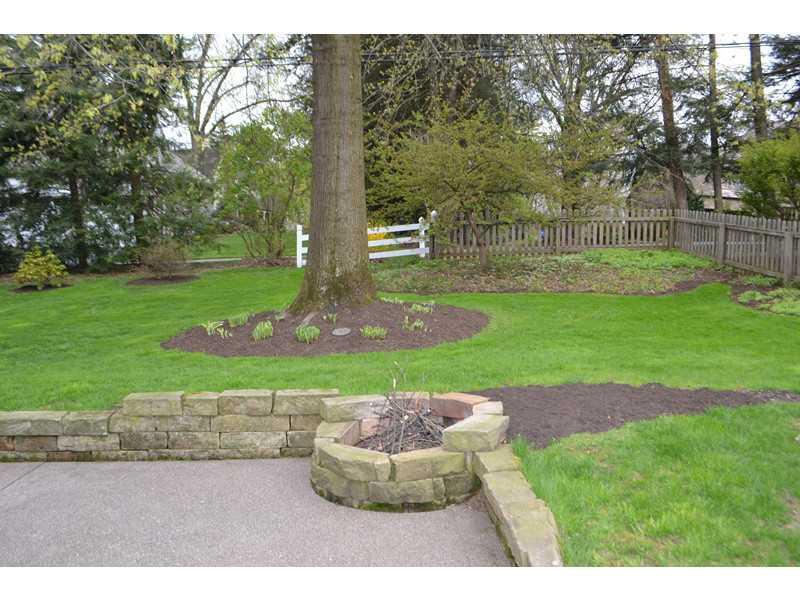 9 Penhurst Road Ben Avon Heights, PA 15202 - Photo 22 of 25 Yard/Garden.
