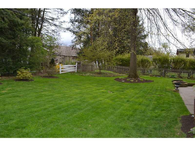 9 Penhurst Road Ben Avon Heights, PA 15202 - Photo 23 of 25 Yard/Garden.