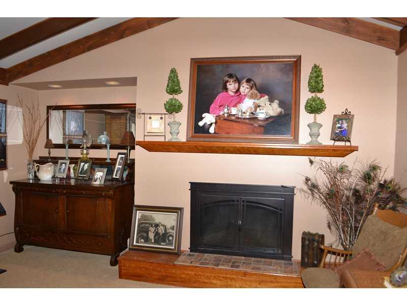 9 Penhurst Road Ben Avon Heights, PA 15202 - Photo 4 of 25 Living Room.
