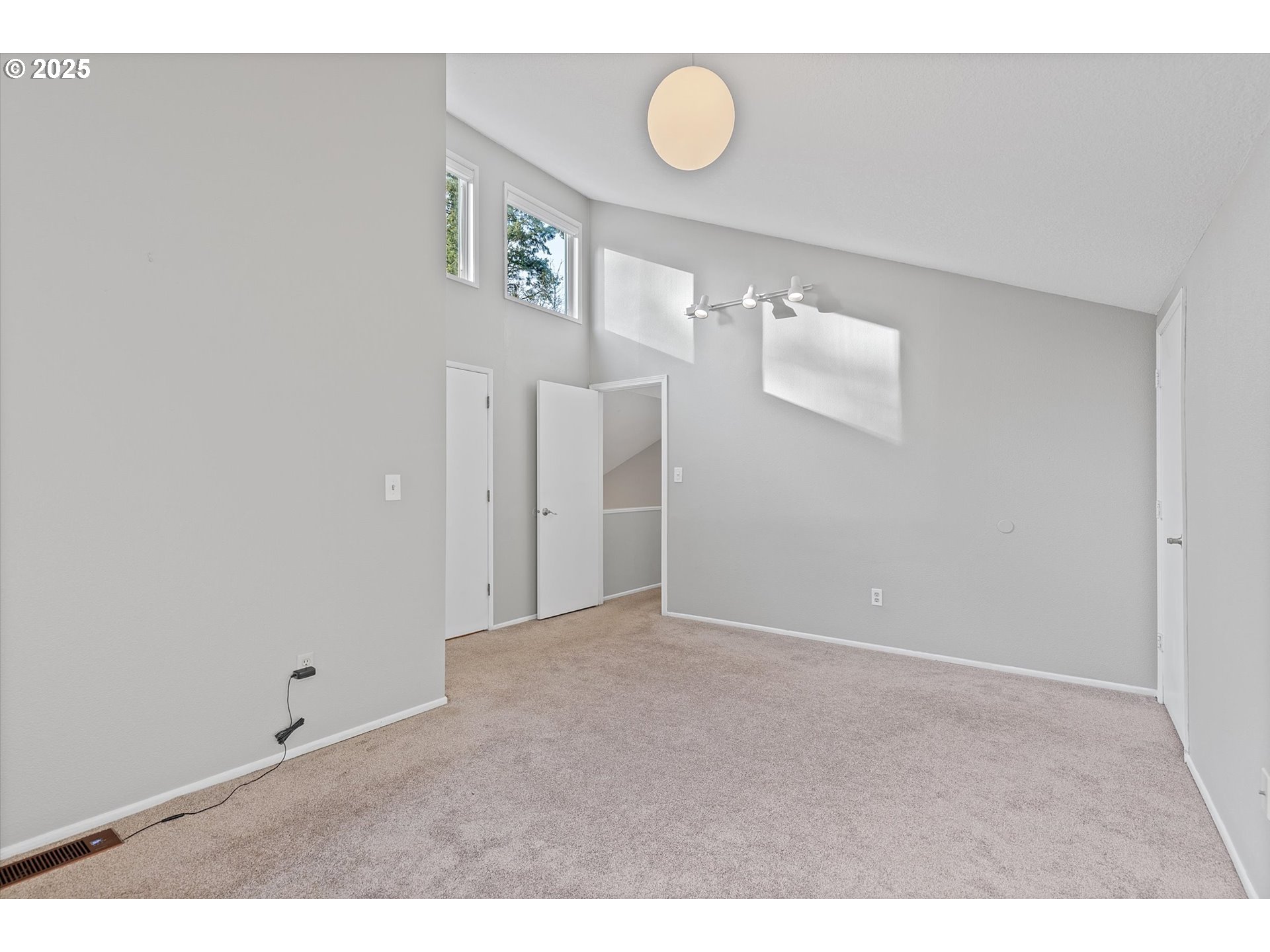 5915 Southwest Patton Road Portland, OR 97221 - Photo 24 of 34 Gallery Image 24