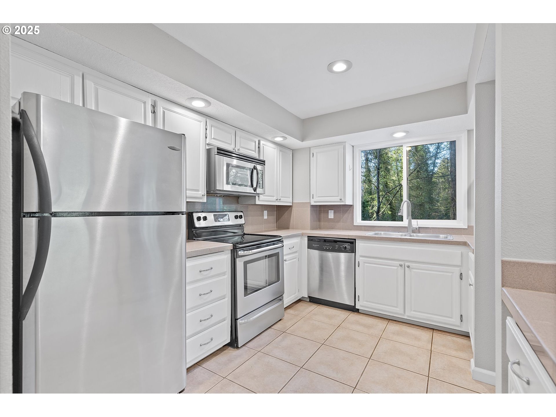 5915 Southwest Patton Road Portland, OR 97221 - Photo 8 of 34 Gallery Image 8
