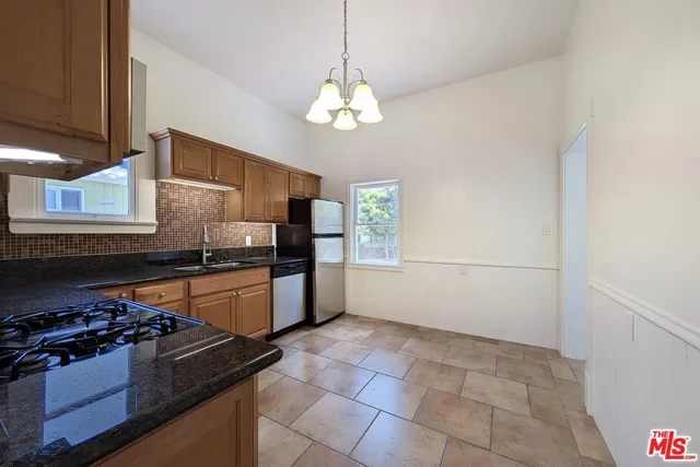 $6,250 | 222 Bicknell Avenue, Santa Monica, CA 90405