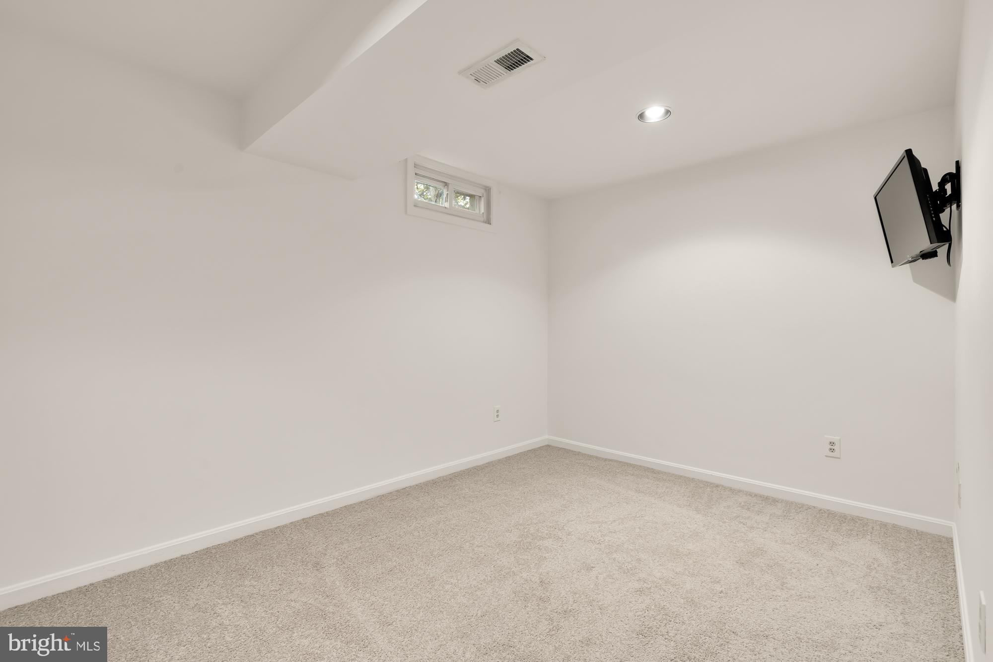 6502 Summerton Way Springfield, VA 22150 - Photo 36 of 40 Bonus Room - TV Conveys!