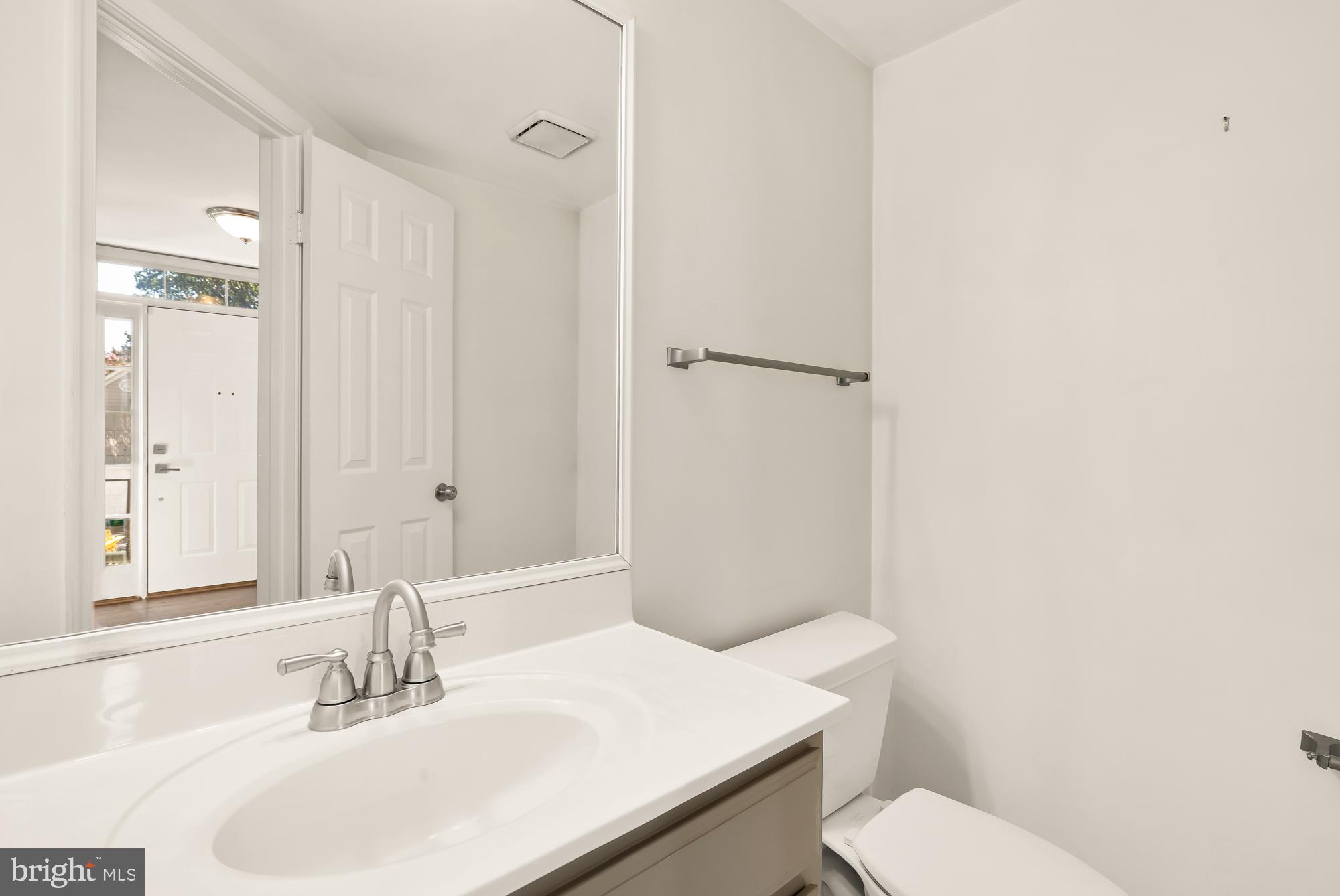 6502 Summerton Way Springfield, VA 22150 - Photo 5 of 40 Main Level Powder Room