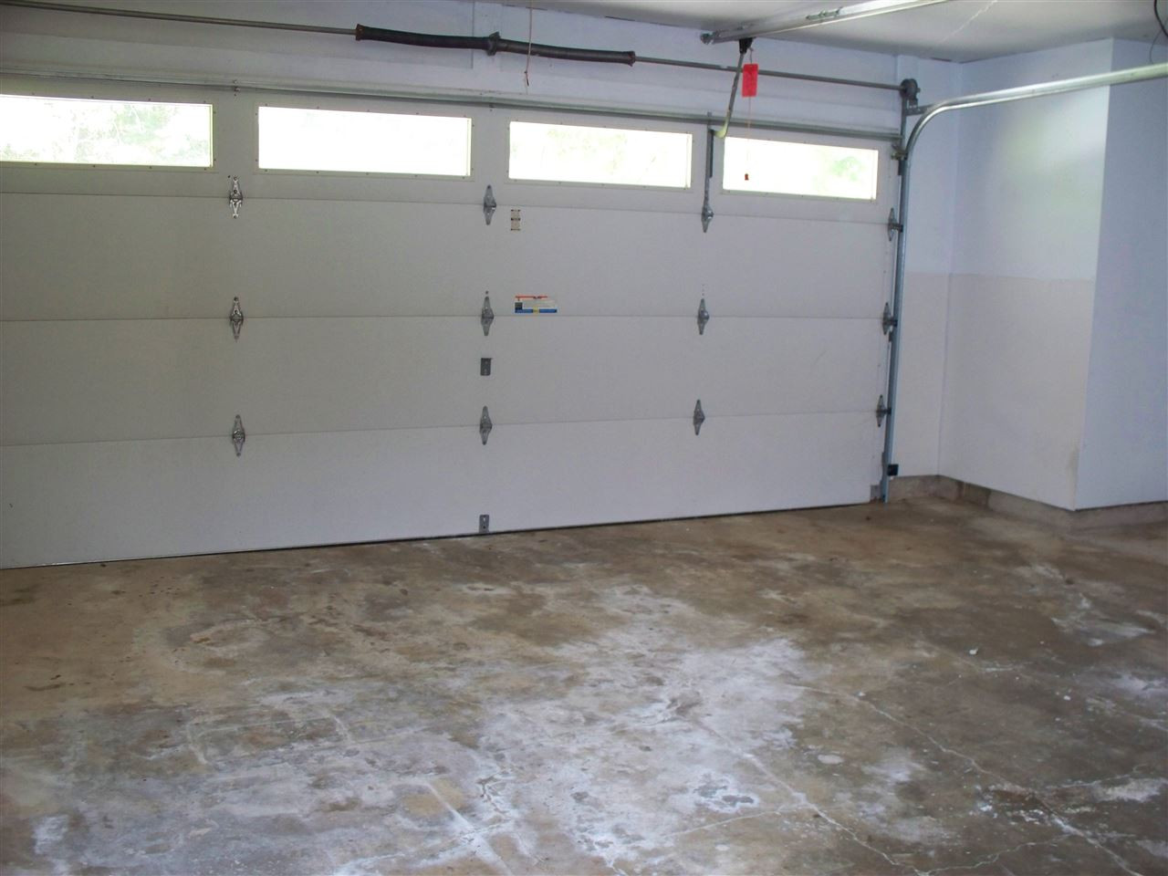 3099 Reed Town Road Utica, MS 39175 - Photo 25 of 36 Insulated garage door