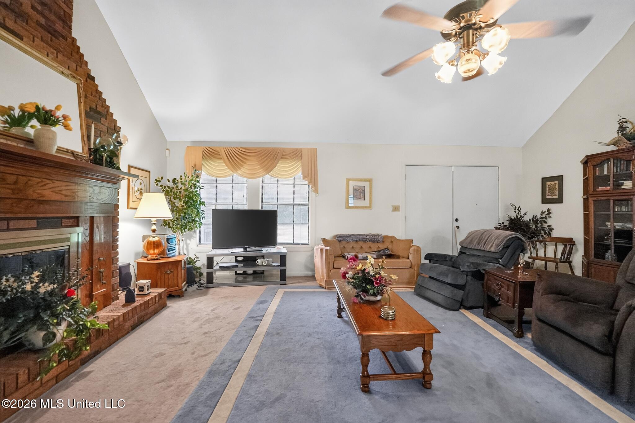 6077 McRaven Road Jackson, MS 39209 - Photo 9 of 34 12_6077_McRaven_Rd-Living_room-9192