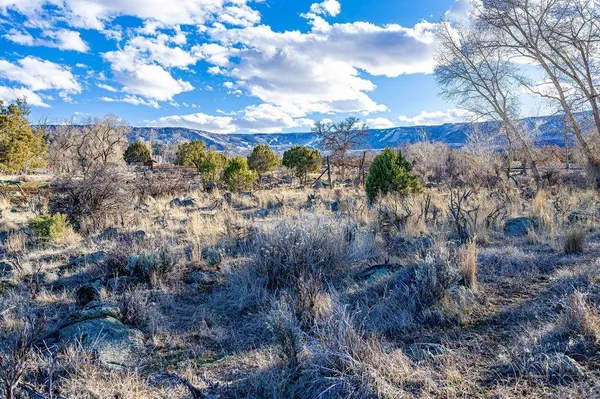 a view of a sky view
