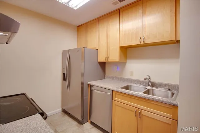 $149,900 | 9041 North Swan Circle, Brentwood, MO 63144