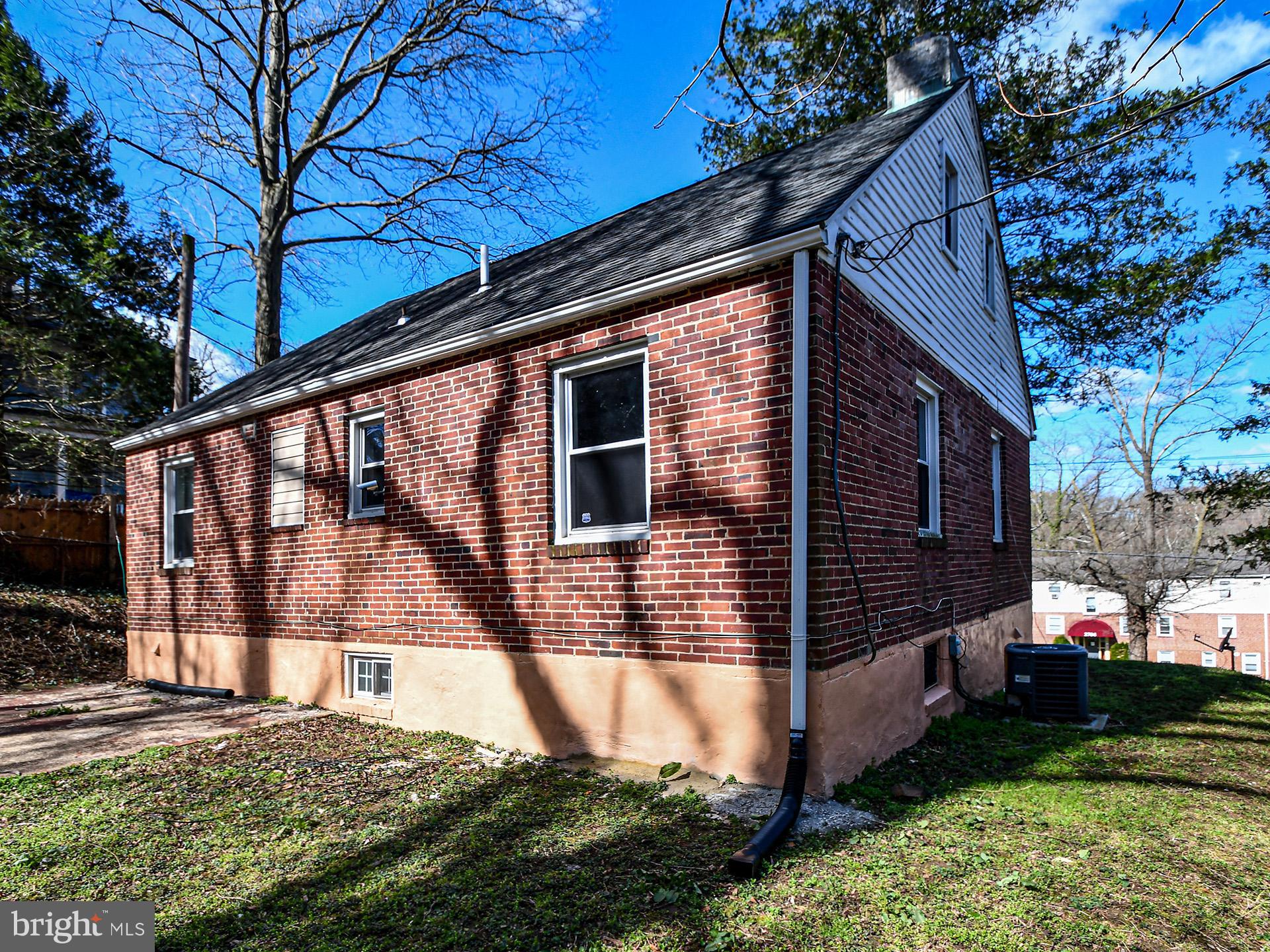 2703 Talbot Road Baltimore, MD 21216 - Photo 5 of 54