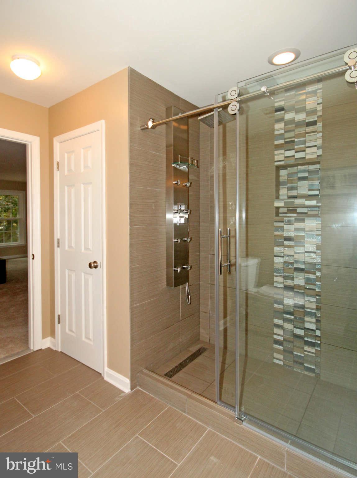 5112 Pheasant Ridge Road Fairfax, VA 22030 - Photo 19 of 30 Bath (Master)