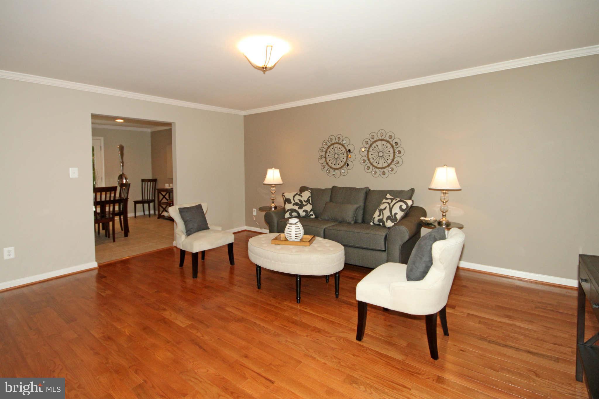5112 Pheasant Ridge Road Fairfax, VA 22030 - Photo 3 of 30 Living Room