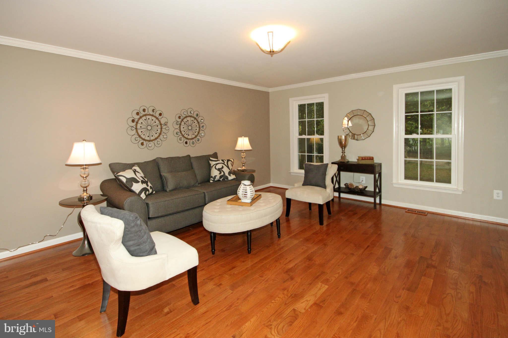 5112 Pheasant Ridge Road Fairfax, VA 22030 - Photo 4 of 30 Living Room