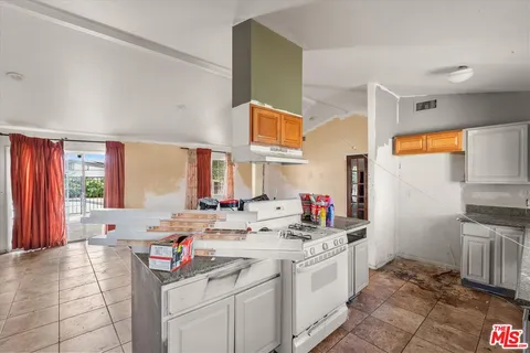 $649,000 | 13770 Sproule Avenue, Sylmar, CA 91342