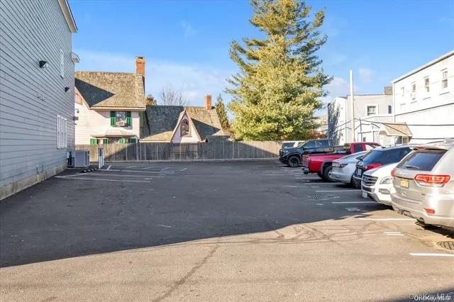 $3,400 | 108 South Street, Unit D, Oyster Bay, NY 11771