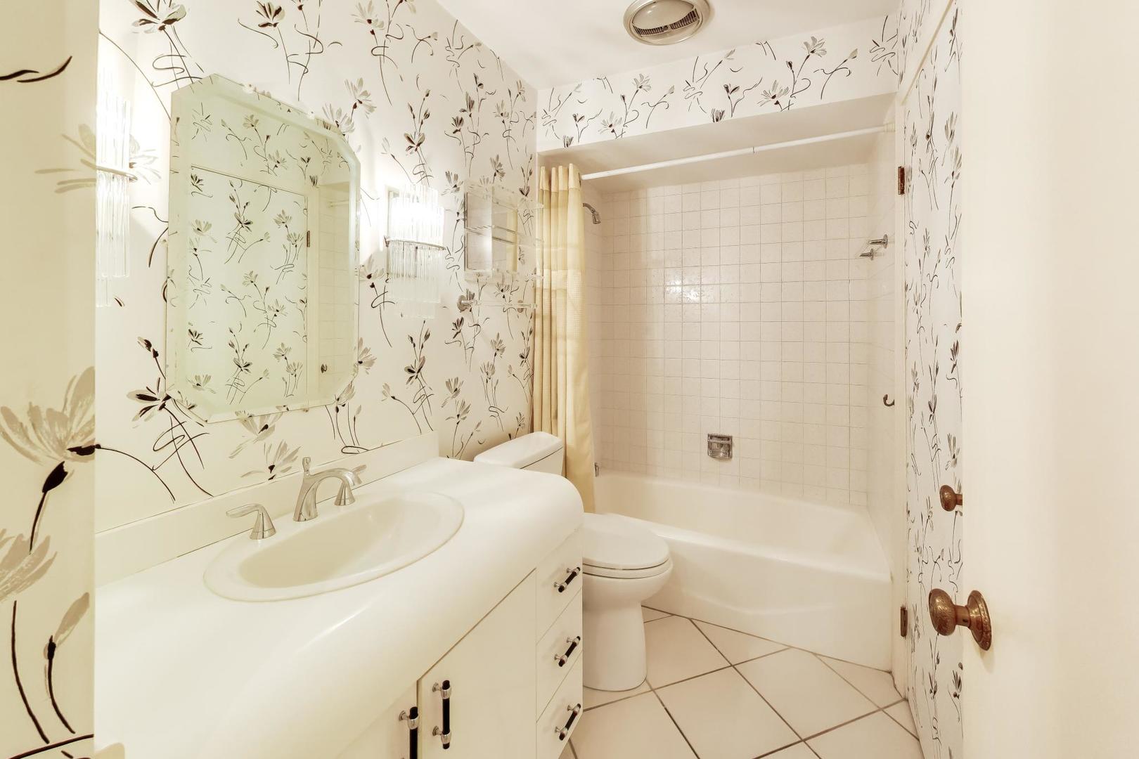 9558 Gross Point Road, Unit A605 Skokie, IL 60076 - Photo 18 of 24