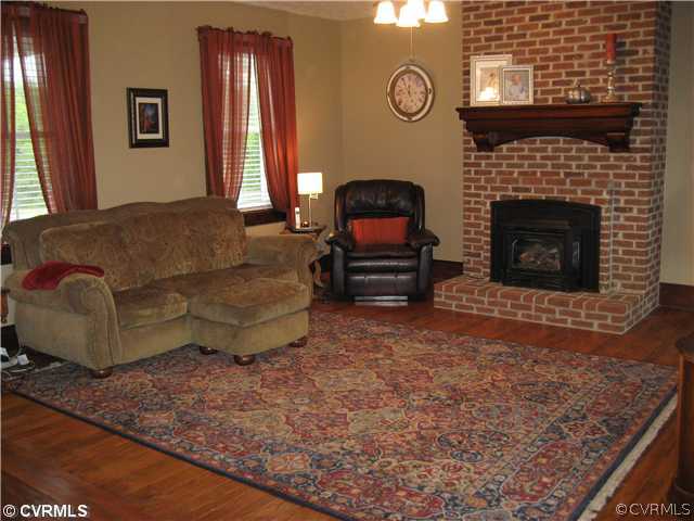 14911 Dry Bridge Road Ruther Glen, VA 22546 - Photo 8 of 12 Living Room - Large, Brite & Open Living room with