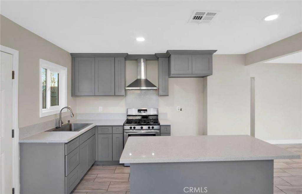 5522 Silver Drive, Unit 1 Santa Ana, CA 92703 - Photo 4 of 16