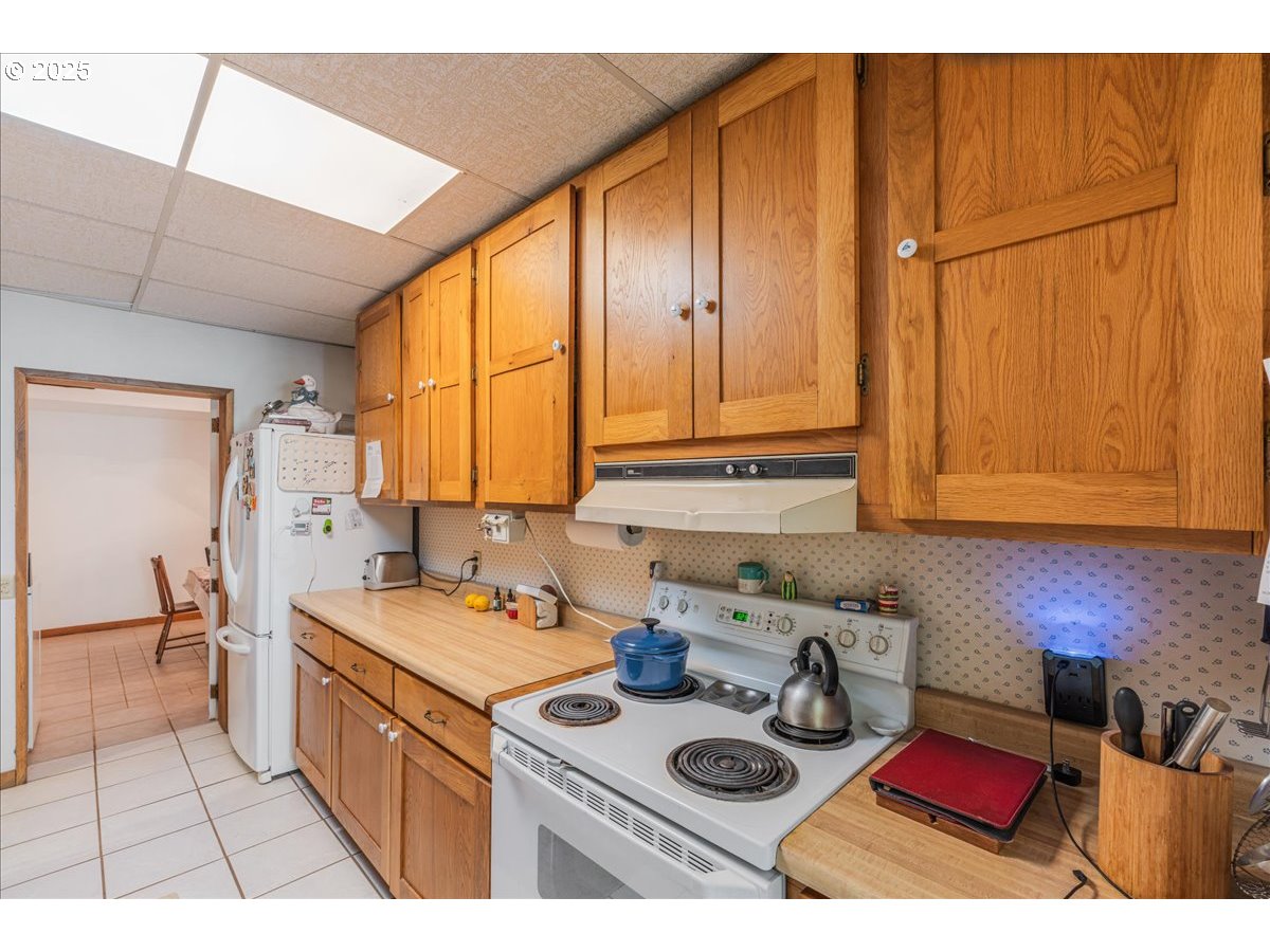 18175 Northeast Bald Peak Road Newberg, OR 97132 - Photo 16 of 41 a kitchen that has a sink and a stove
