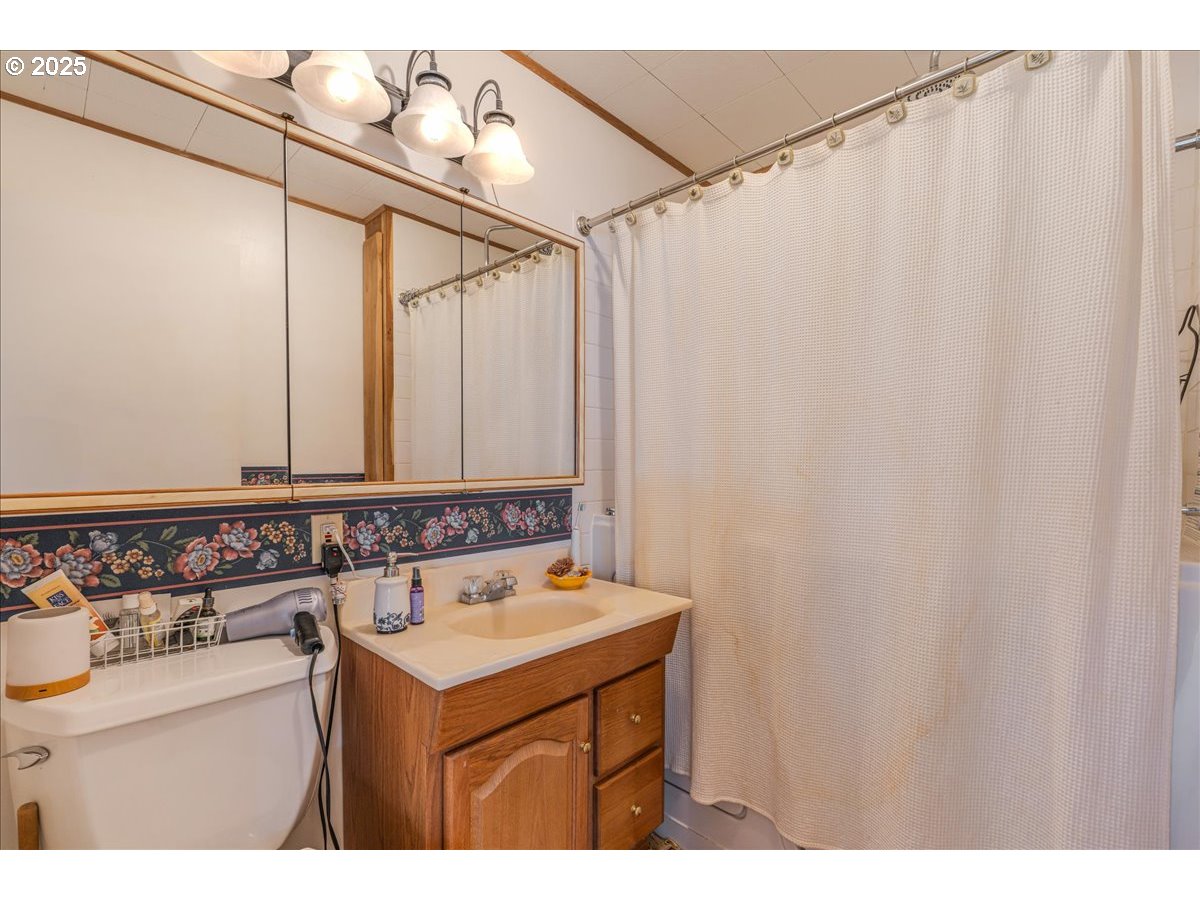 18175 Northeast Bald Peak Road Newberg, OR 97132 - Photo 22 of 41 a bathroom with a sink and vanity