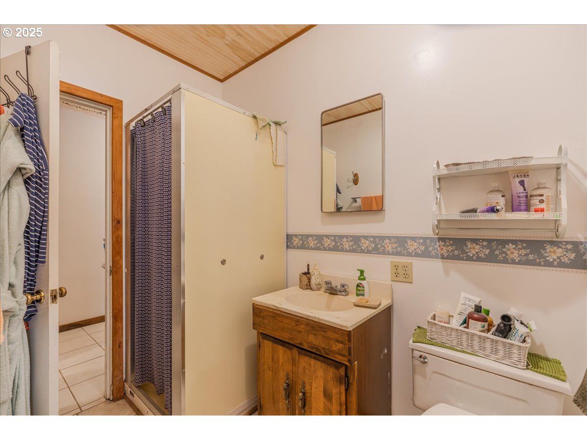18175 Northeast Bald Peak Road Newberg, OR 97132 - Photo 26 of 41 a bathroom with a sink mirror and vanity