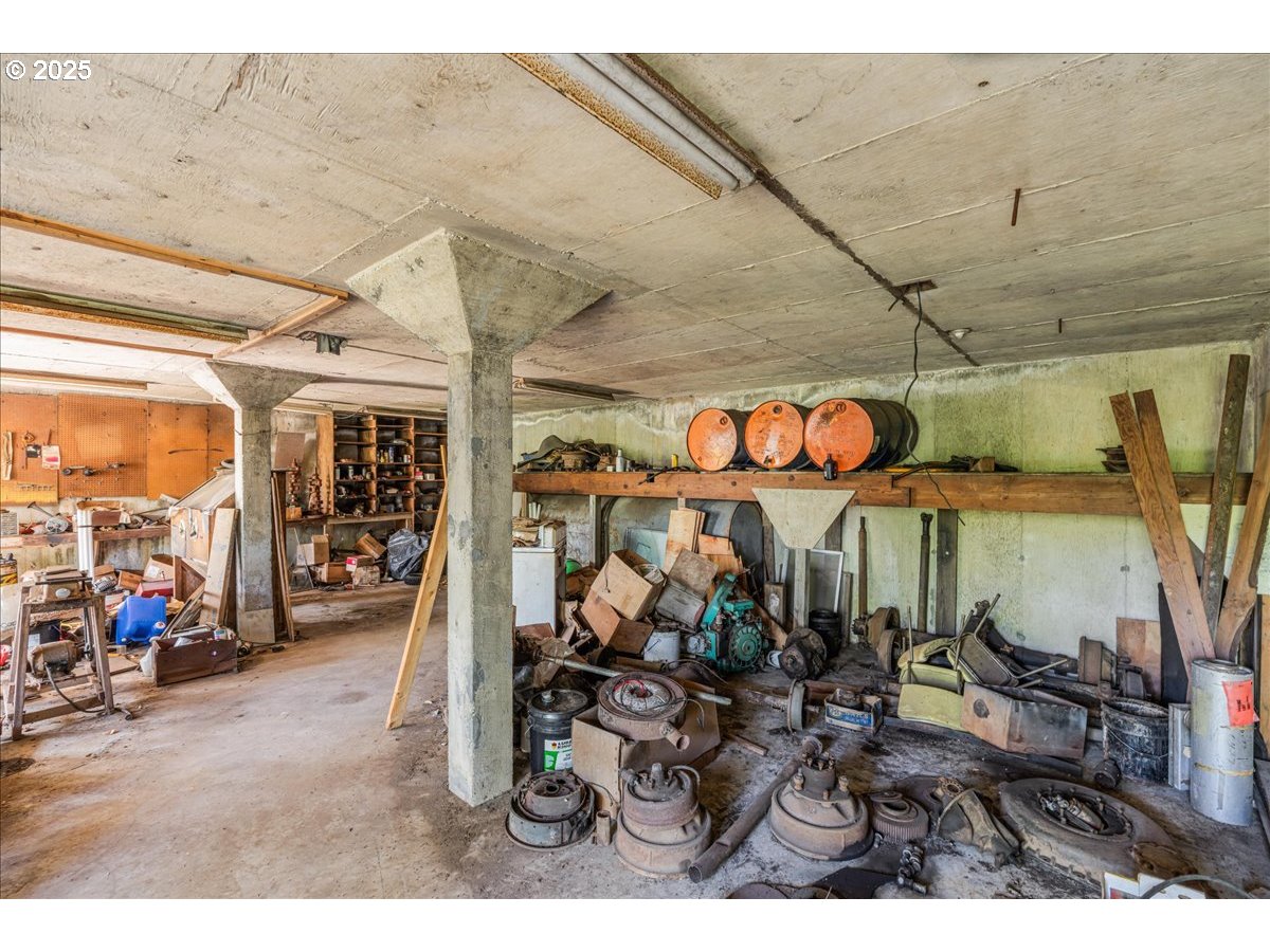 18175 Northeast Bald Peak Road Newberg, OR 97132 - Photo 40 of 41 a view of a room with gym equipment