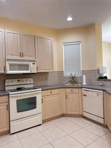 $3,000 | 606 Mariner Bay Boulevard, Unit 1, Fort Pierce, FL 34949