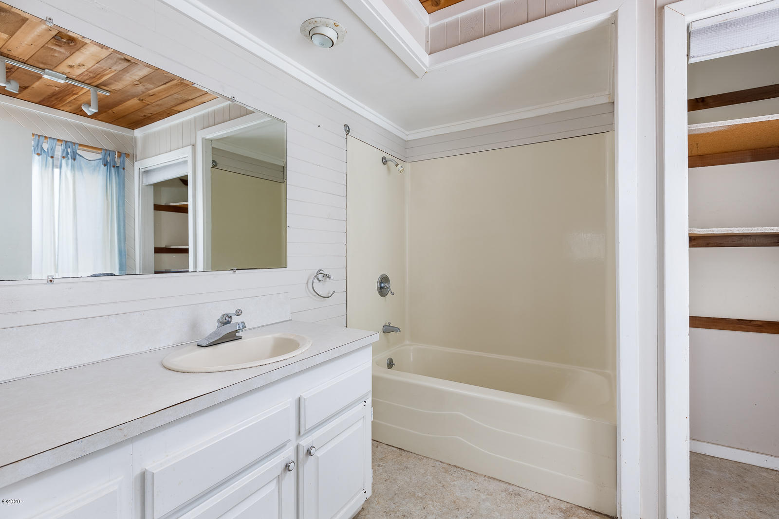 7705 Simmons Road Pacific City, OR 97135 - Photo 17 of 29 Bathroom #2