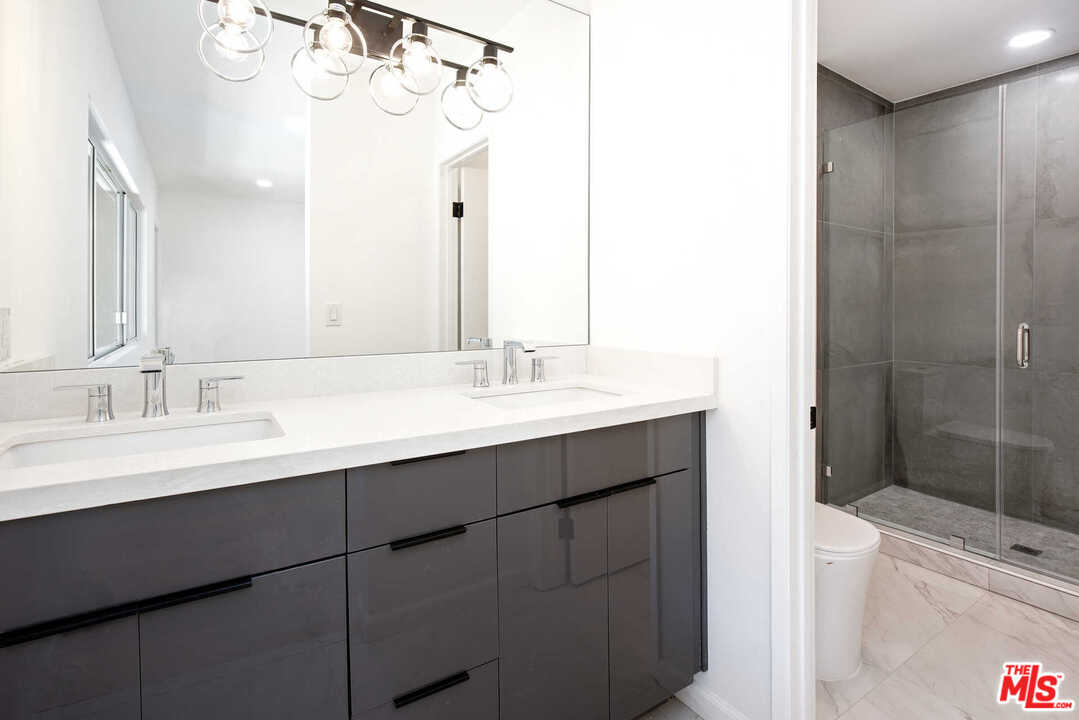 9761 Vía Pavia Burbank, CA 91504 - Photo 11 of 26